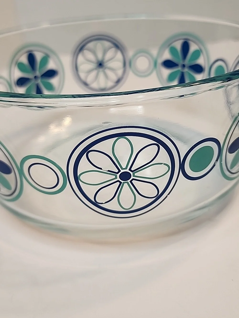 2 PYREX Bowls, 6
